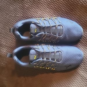 Puma Axelion Size 8